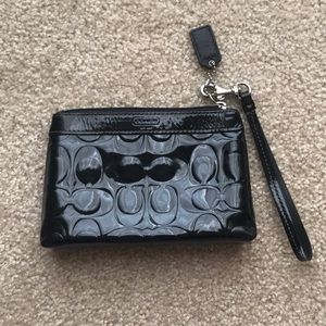 Small wristlet in GREAT condition